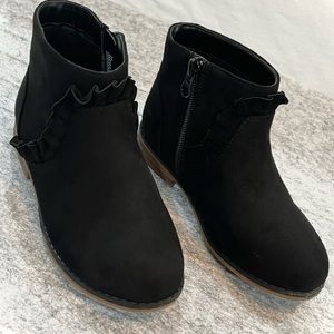 Cat & Jack black suede ruffled booties size 12 toddler girls